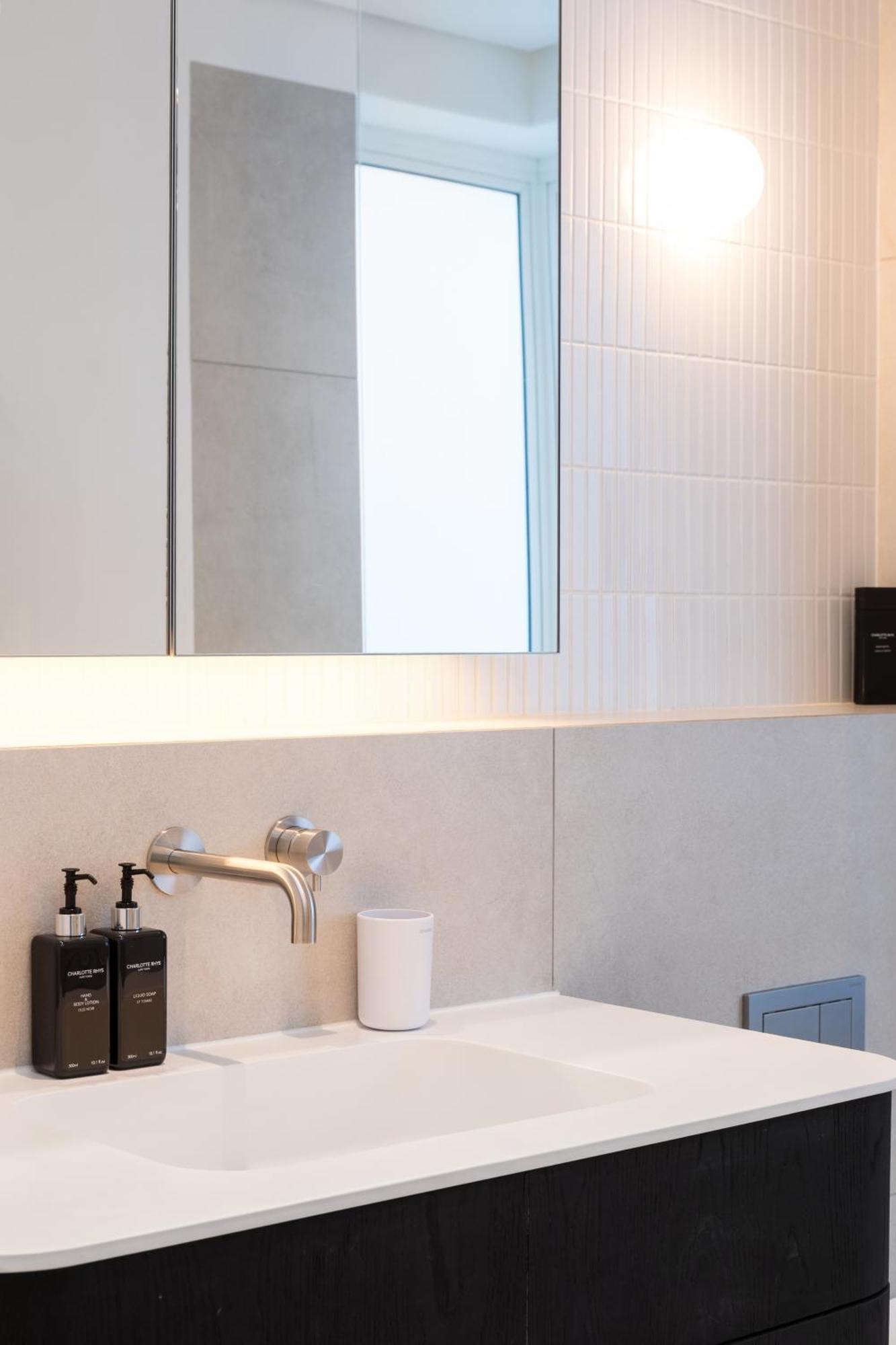 401 Dovenby Apartment *